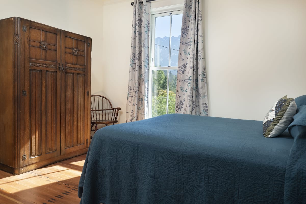 Room 2 with Shared Bath | 1 bedroom, blackout drapes, free WiFi, bed sheets