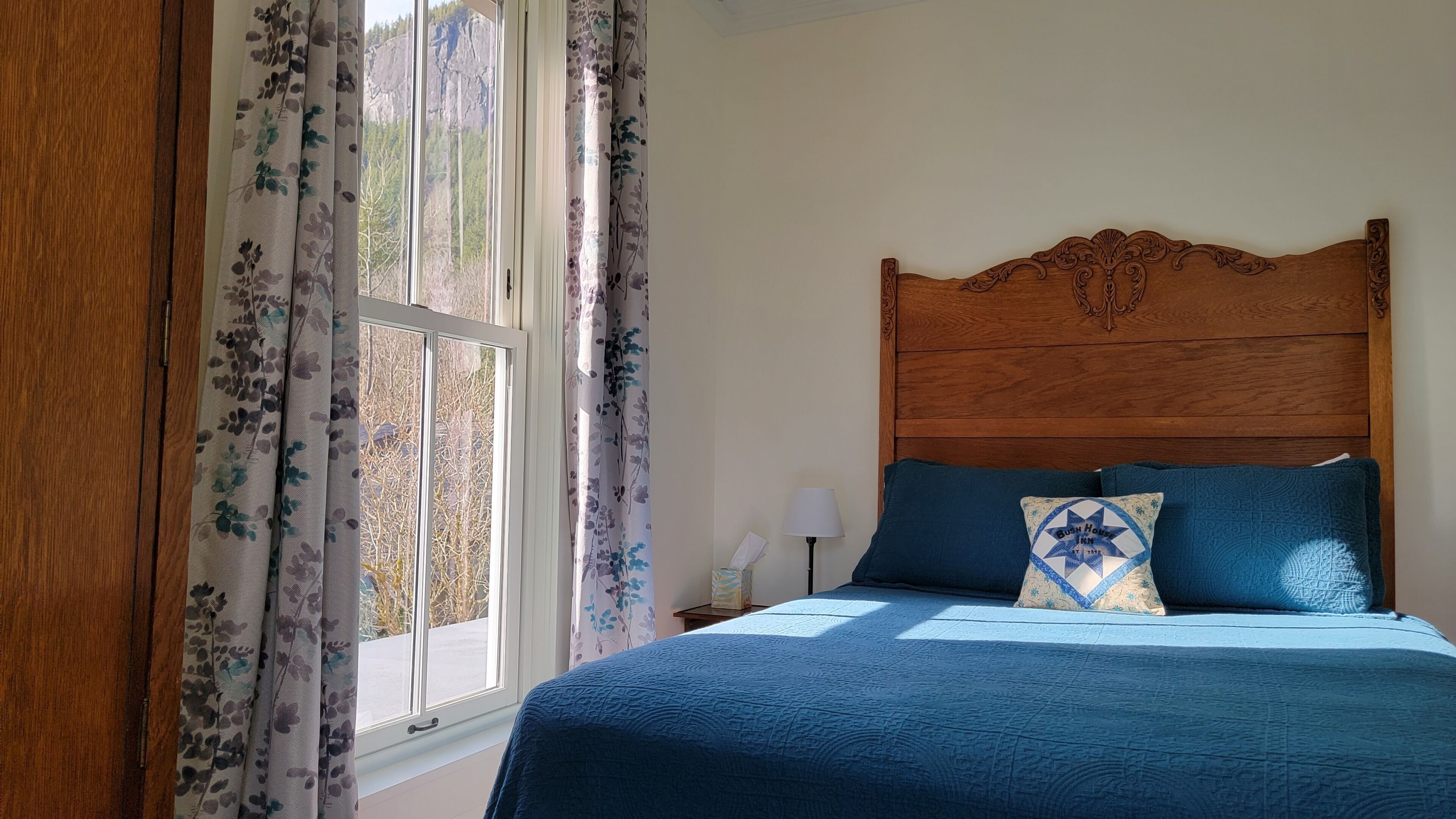 Room 3 with Shared Bath | Verduisterende gordijnen, gratis wifi, beddengoed