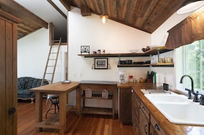 Historic Bush House Cottage | Private kitchen
