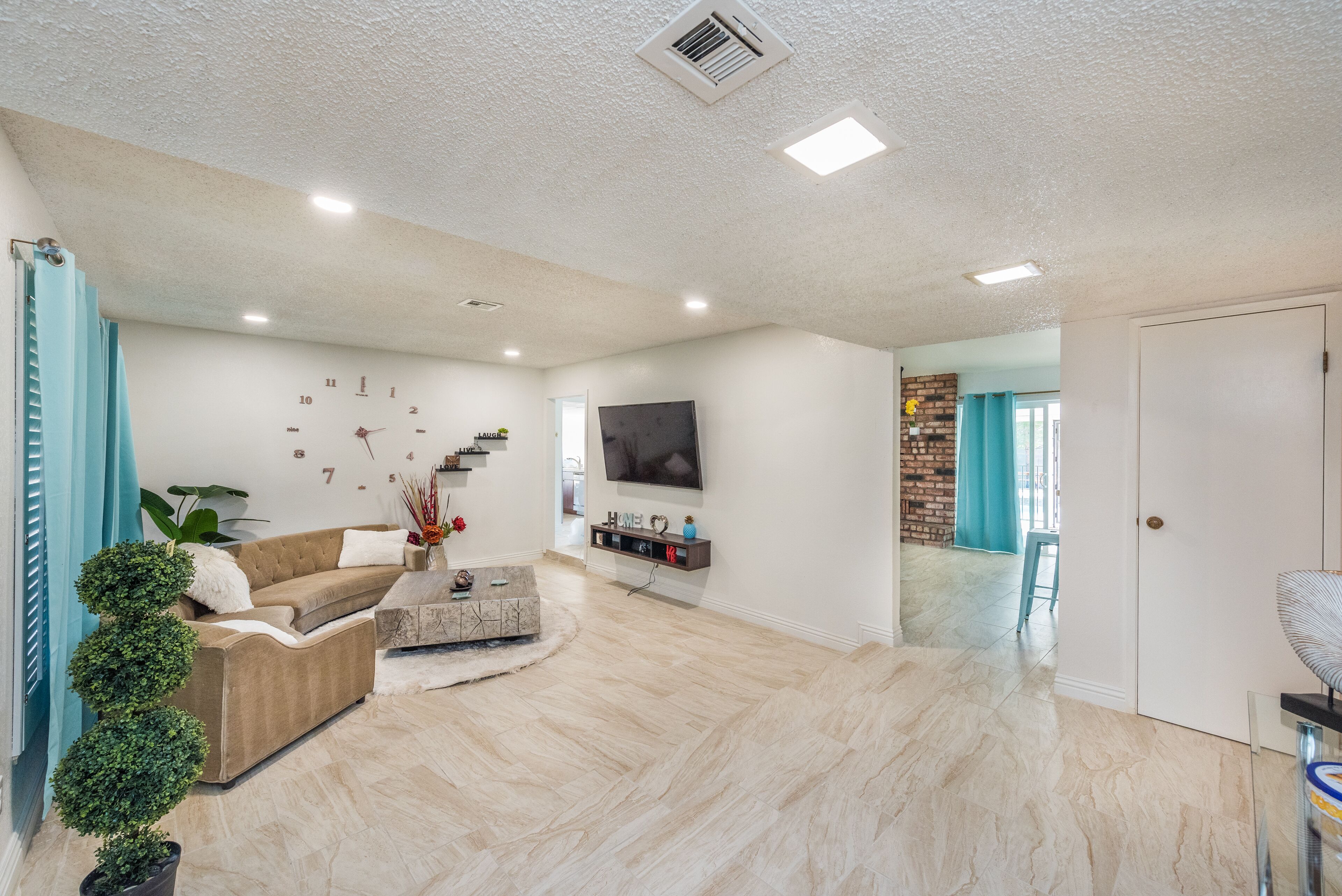 new first class villa on 20 k sq 3 m from strip