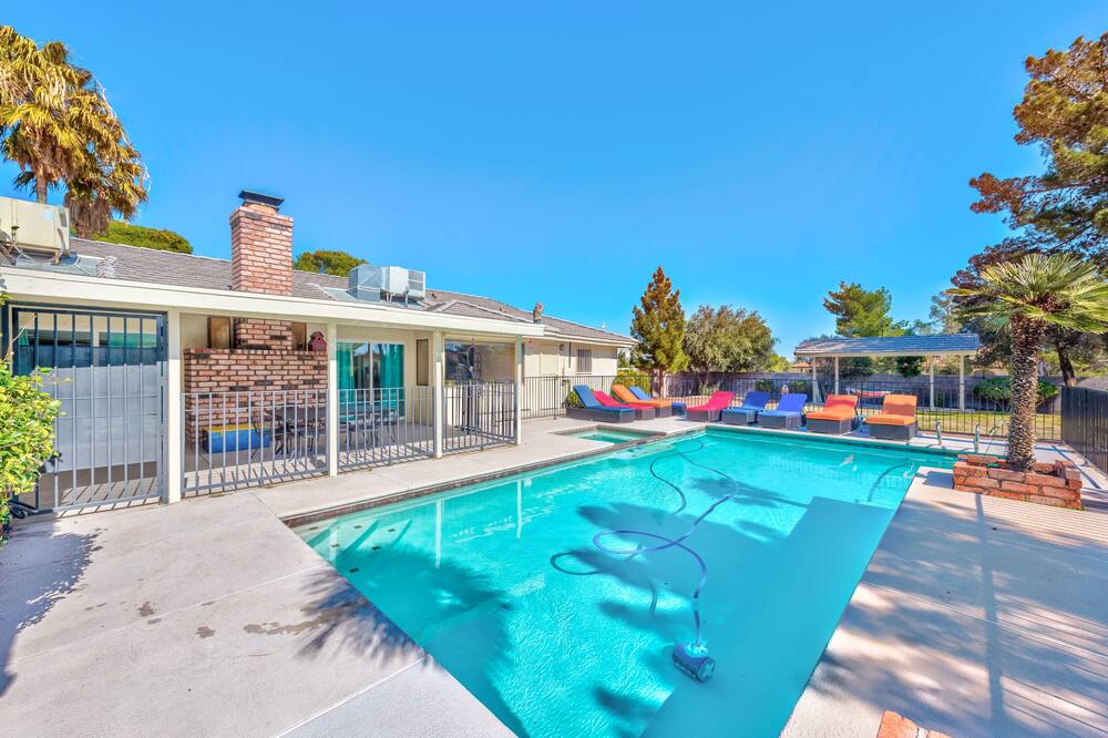 new first class villa on 20 k sq 3 m from strip