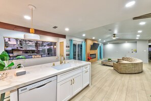 Interior - new first class villa on 20 k sq 3 m from strip (Las Vegas)