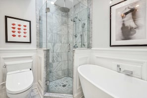 Baignoire, sèche-cheveux