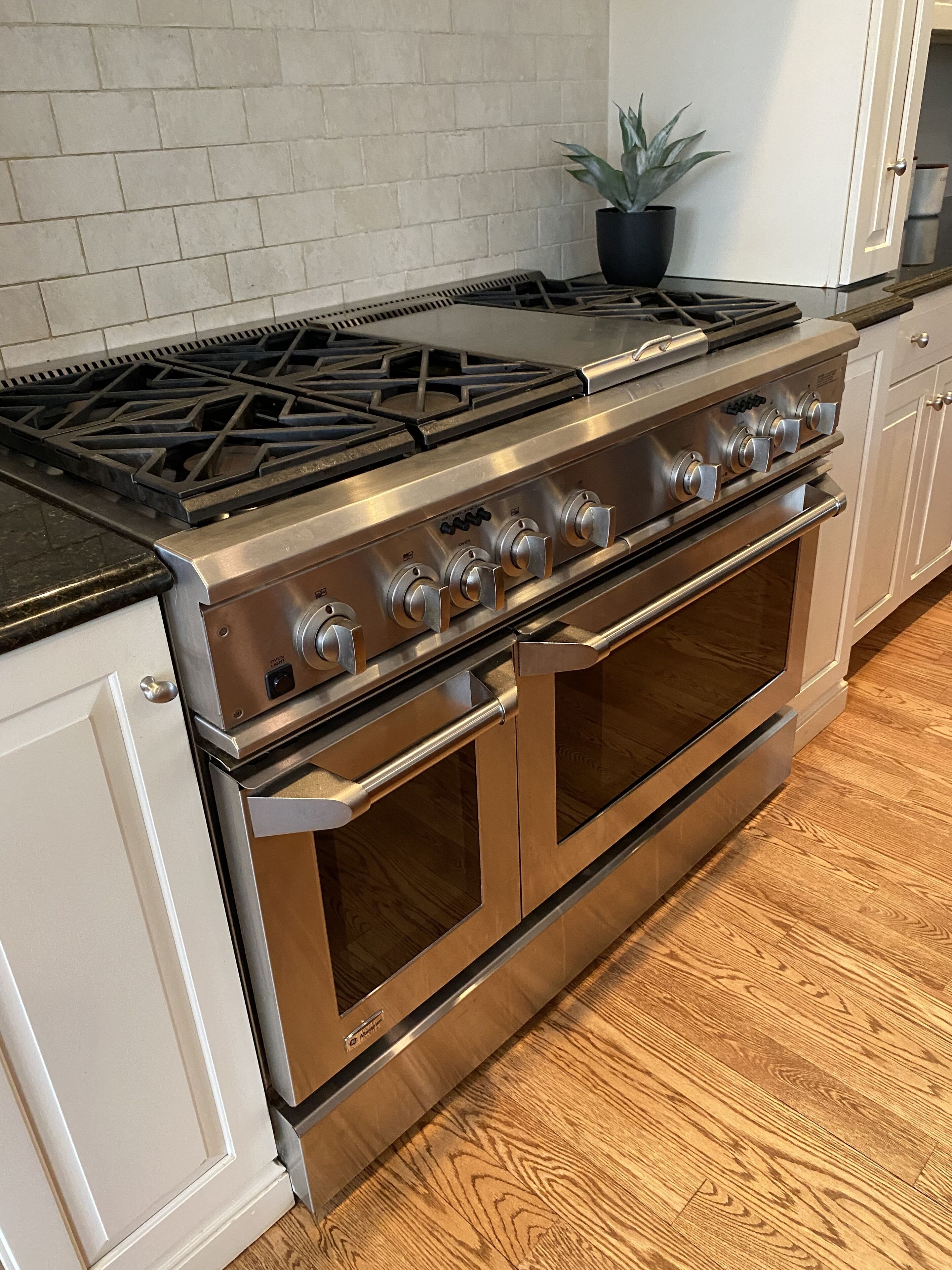 Stunning Views, Resort-style Pool, Tree House, and Playground!