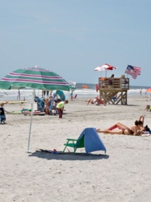 Beach nearby, sun-loungers, beach towels