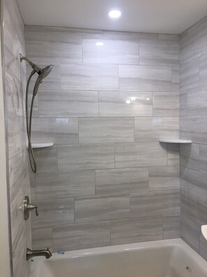 Combined shower/bathtub, hair dryer, towels, soap