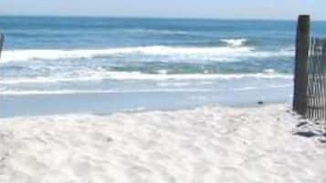Beach nearby, sun loungers, beach towels