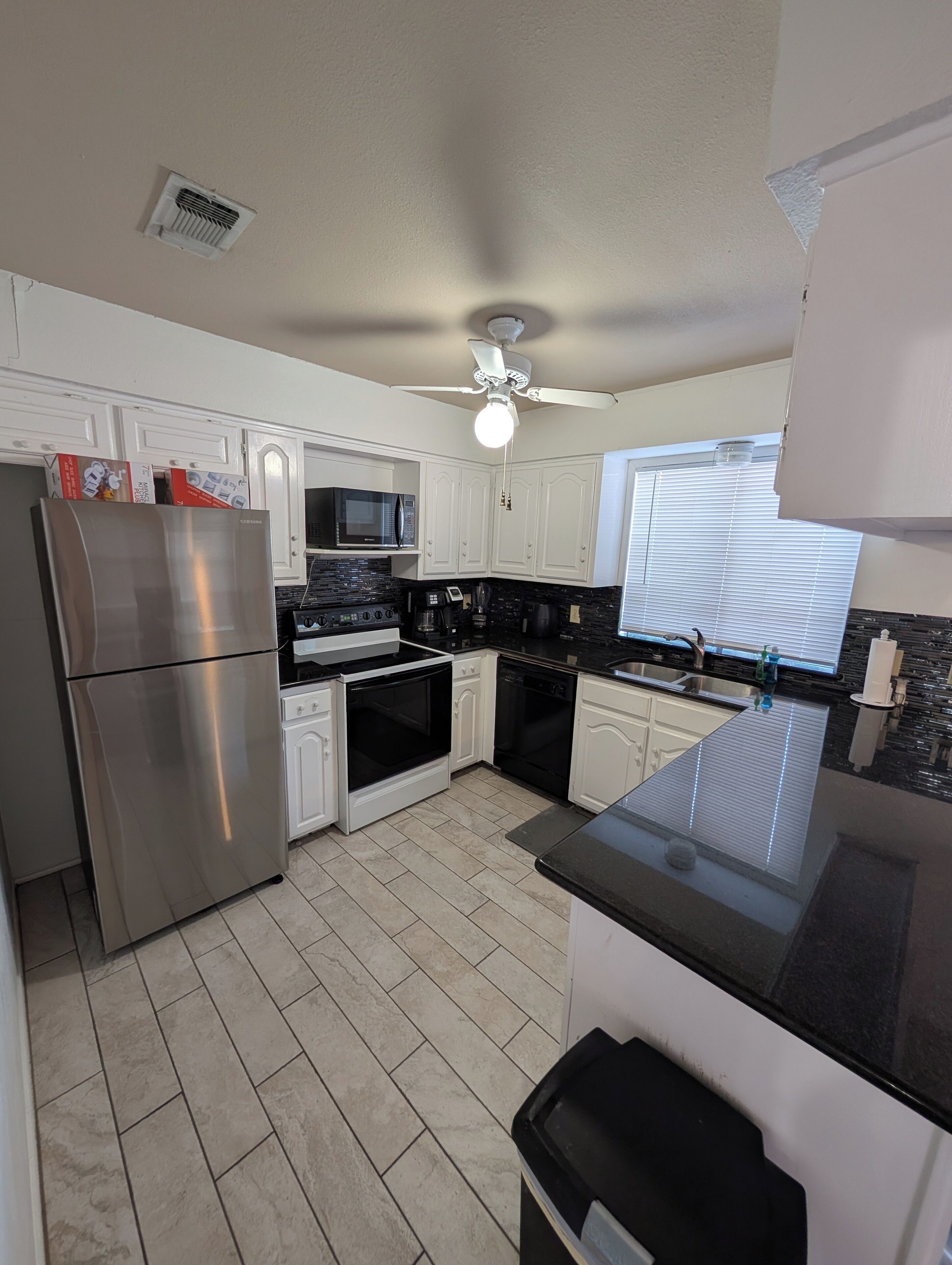 雪櫃、微波爐、焗爐、爐具