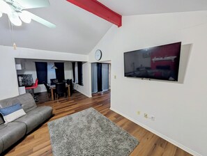 Smart TV, stereo - Prime Location Arlington's Finest (Arlington)