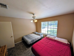 2 bedrooms, desk, iron/ironing board, WiFi (free) - Prime Location Arlington's Finest (Arlington)