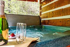 Tina de hidromasaje al aire libre