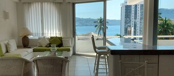 Amazing Acapulco bay view apartment with pool - near the beach