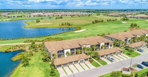 Exterior - Over the Top Golf and Lake Views, King - Queen - Office - Full Kitchen (Bradenton)