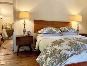 1 bedroom, WiFi - Elm Suite with a Private Bathroom in front of Smith College Quadrangle (Northampton)