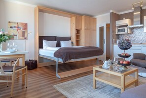 Unclassified image, 2 of 21, button