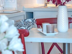 Unclassified image, 2 of 20, button