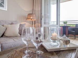 Unclassified image, 5 of 11, button