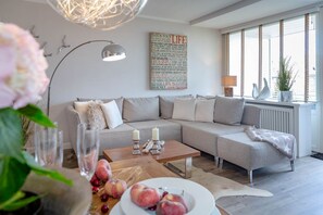 Unclassified image, 2 of 18, button - Off Shore - Direct beach location, modernized 2 room apartment with parking space. (Sylt)