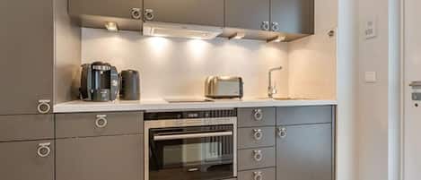 Réfrigérateur, four, plaque de cuisson, lave-vaisselle