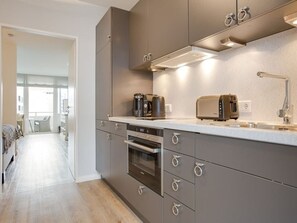 Kühlschrank, Ofen, Herdplatte, Geschirrspüler