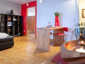 Unclassified image, 4 of 23, button