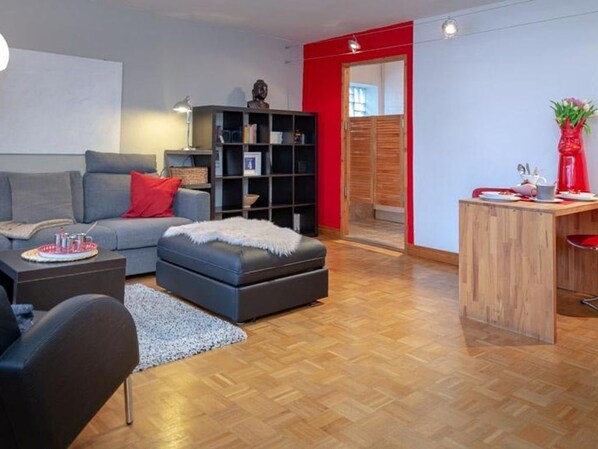 Unclassified image, 1 of 23, button