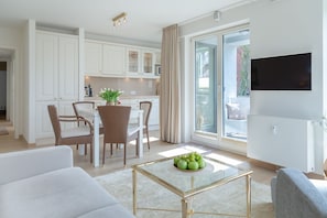 TV - Viktoria Residence, App. 10 - Top city location: Very comfortable, bright 2 (Sylt)
