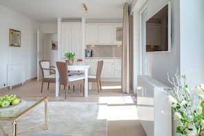 Fridge, microwave, stovetop, dishwasher - Viktoria Residence, App. 10 - Top city location: Very comfortable, bright 2 (Sylt)