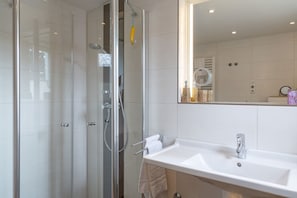 Een douche, een haardroger