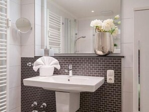 Een douche, een haardroger