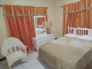 3 bedrooms, in-room safe, desk, iron/ironing board