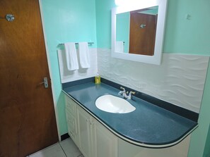 Shower, towels, soap, toilet paper - Chateau Yellow on Wint Close (Mandeville)