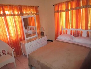 3 bedrooms, desk, iron/ironing board, free WiFi