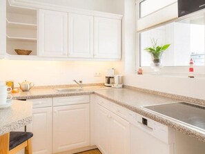 冷蔵庫、電子レンジ、コンロ、食器洗い機