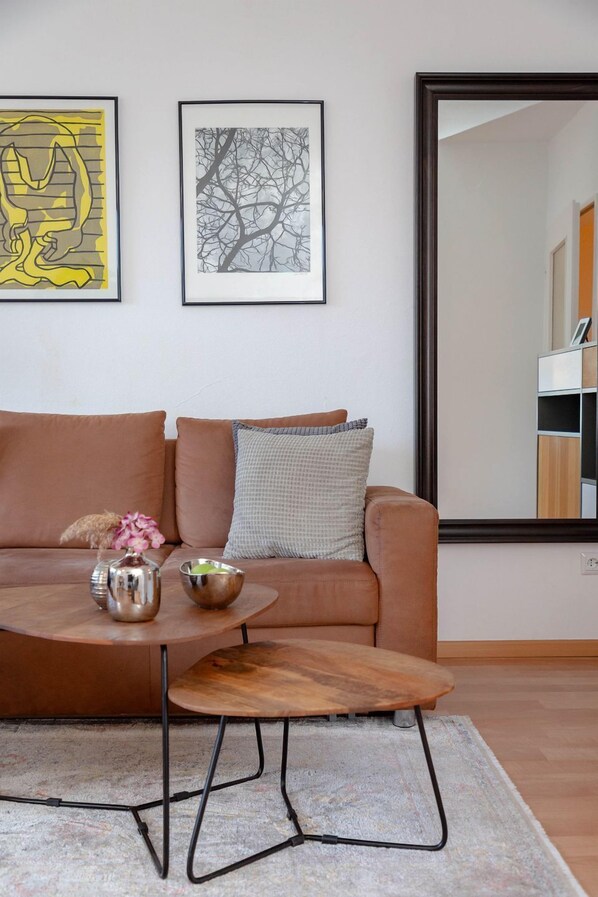 TV - HBS22-2 - 2 room flat in a quiet location for 3 people with balcony & parking space (Sylt)