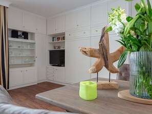 Unclassified image, 2 of 21, button