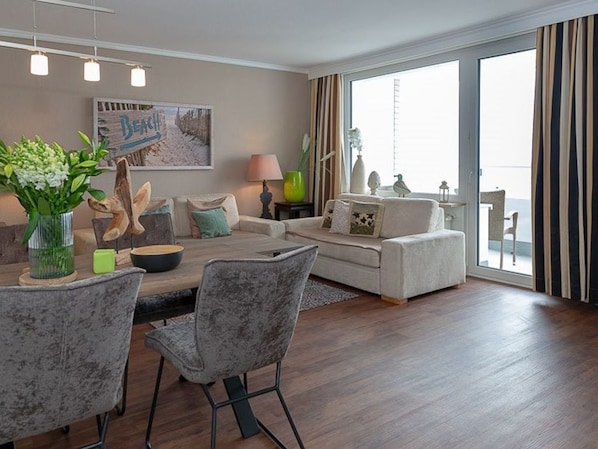 TV - Dwarslöper 2 - 2 room apartment on the beach - Outstanding sea view from the 5th floor (Sylt)