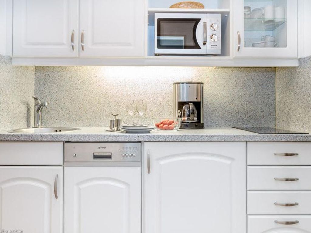 ثلاجة، ميكروويف، موقد طهي مسطح، غسالة أطباق