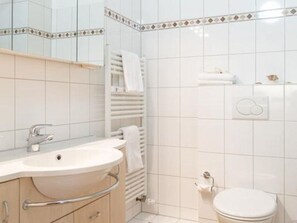 Dusj, hårføner og håndklær