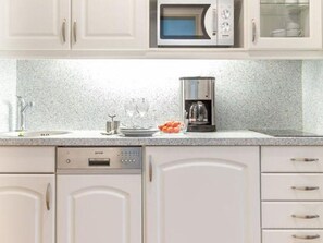 冷蔵庫、電子レンジ、コンロ、食器洗い機