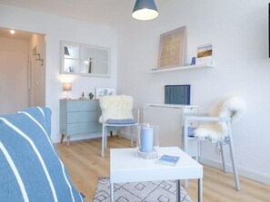 Unclassified image, 3 of 6, button