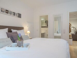 Unclassified image, 2 of 13, button