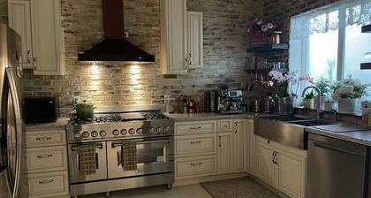 Clean, New, Spacious, in Coconut Grove!