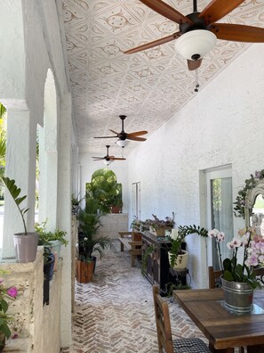 Outdoor dining - Clean, New, Spacious, in Coconut Grove! (Miami)