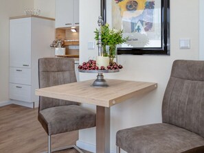 Dining - Black Pearl - Elisabethstraße, Dünenburg House, modern 2-room apartment with (Sylt)