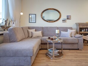 Unclassified image, 2 of 32, button