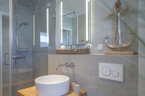 Hårføner og håndklær