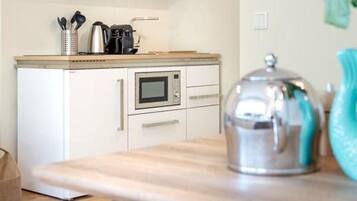 KĂŒhlschrank, Mikrowelle, Ofen, GeschirrspĂŒler