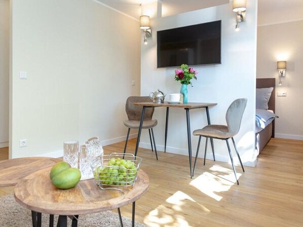 Unclassified image, 1 of 9, button