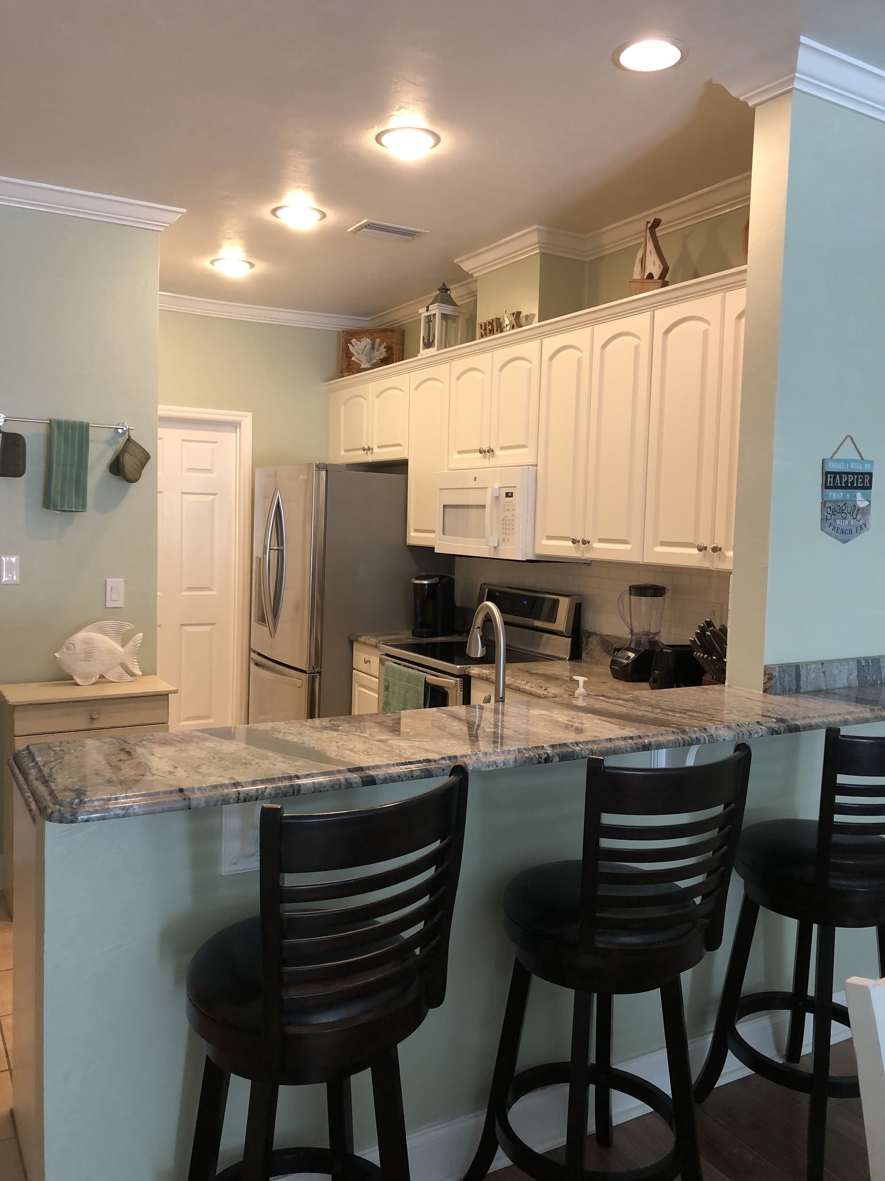 Kjøleskap, mikrobølgeovn, ovn og kokeplater